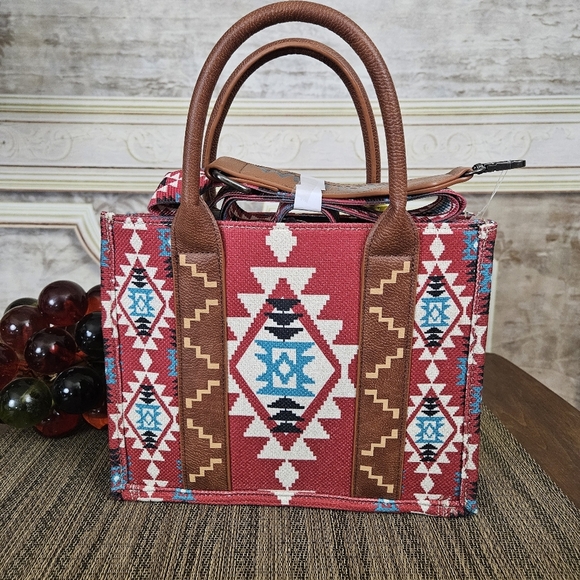 Wrangler Women's Southwestern Burgundy Crossbody Tote Bag WG2203-8120SBDY NWT - Picture 5 of 9